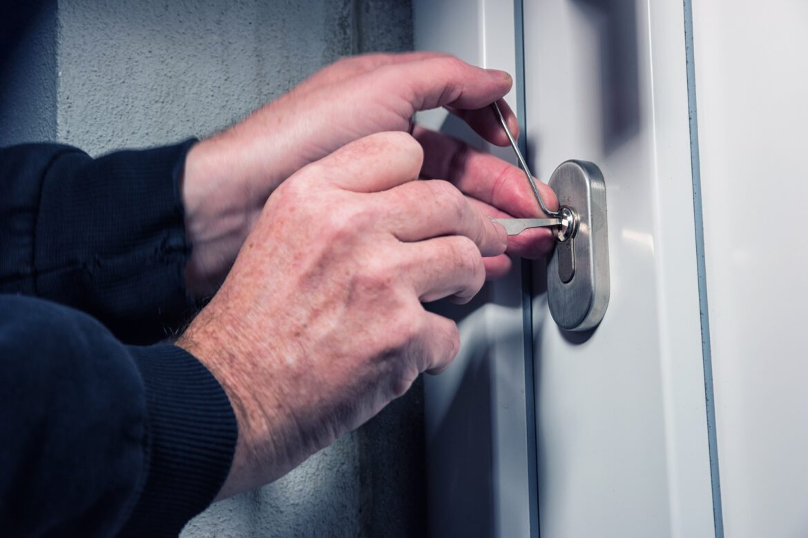 How to Choose the Right Locksmith Depending on The Issue?